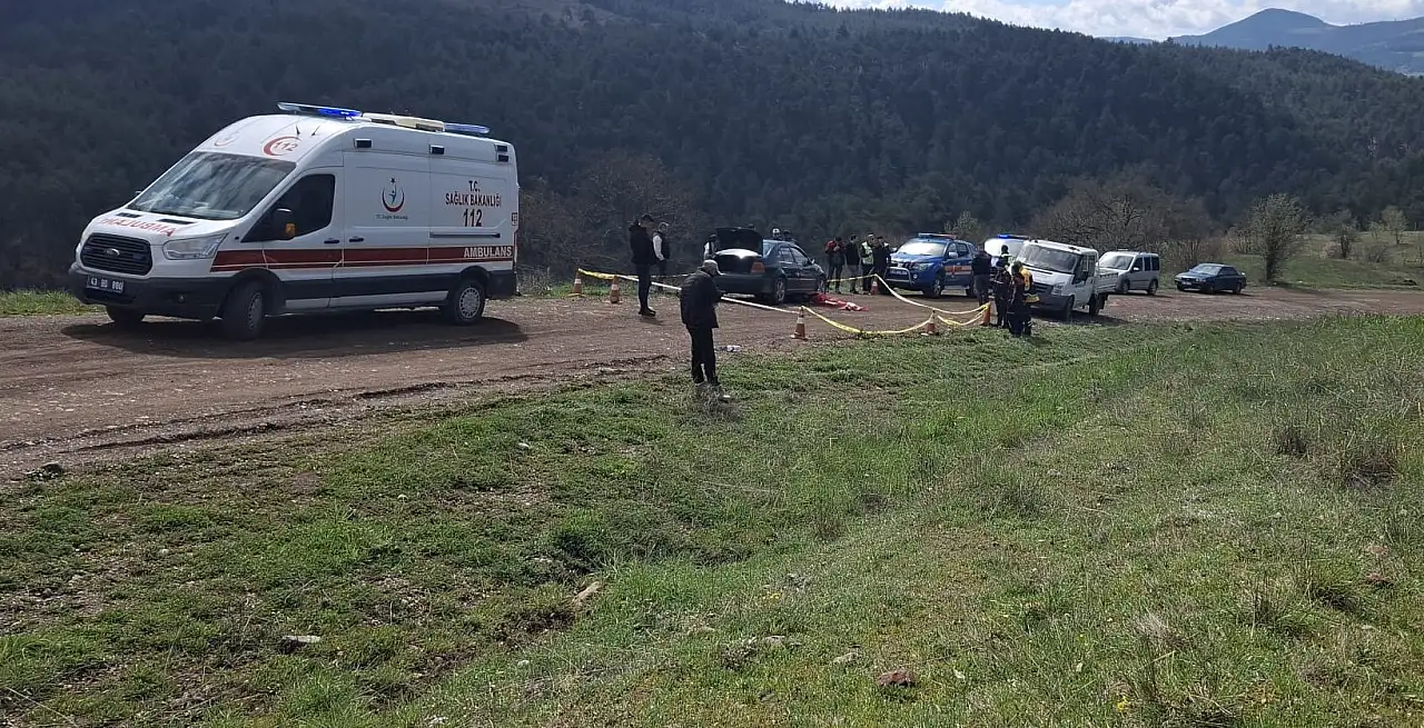 Kriko kaydı, tamir ettiği otomobilin altında hayatını kaybetti