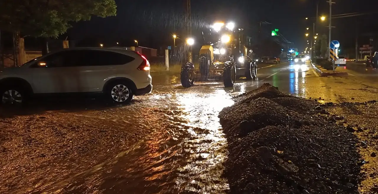 Konya'da etkili olan sağanak hayatı olumsuz etkiledi
