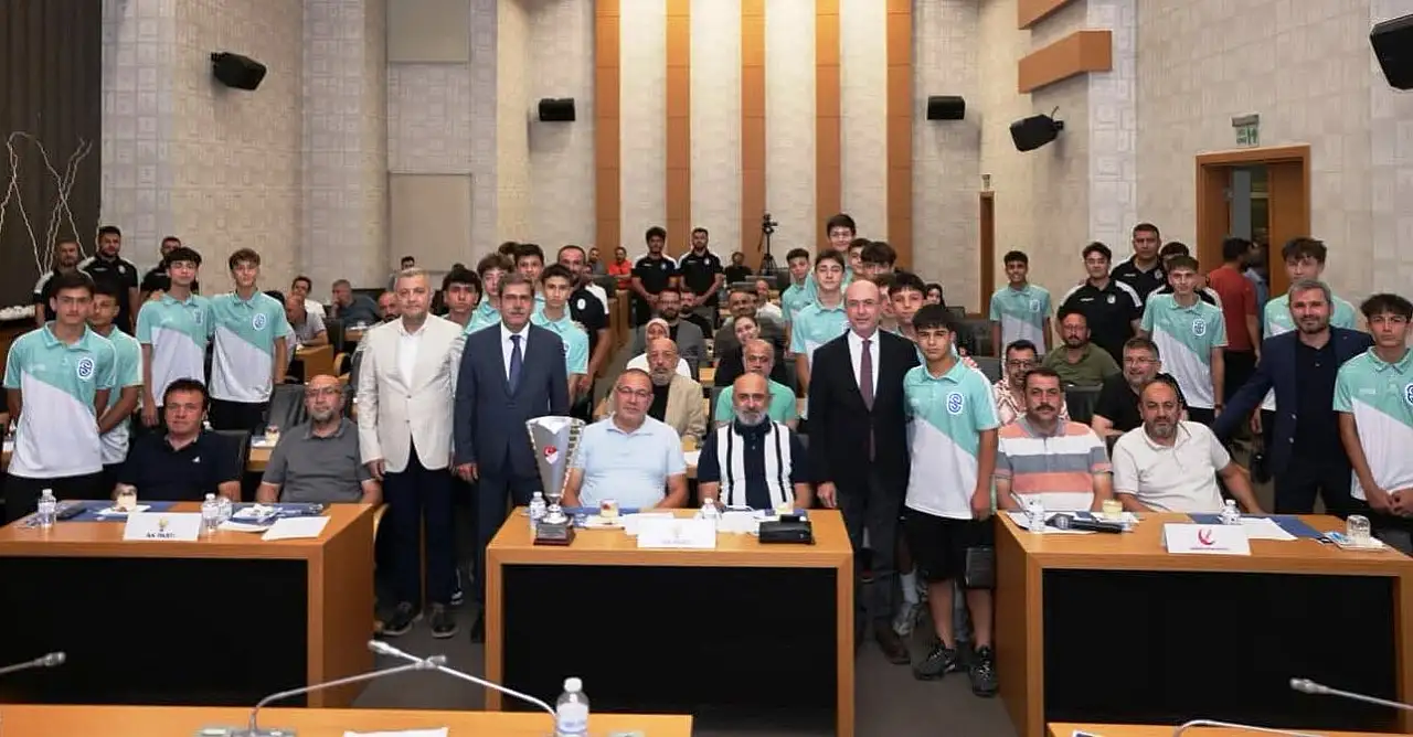 O kupa Melis'e geldi: Başkan tek tek kutladı
