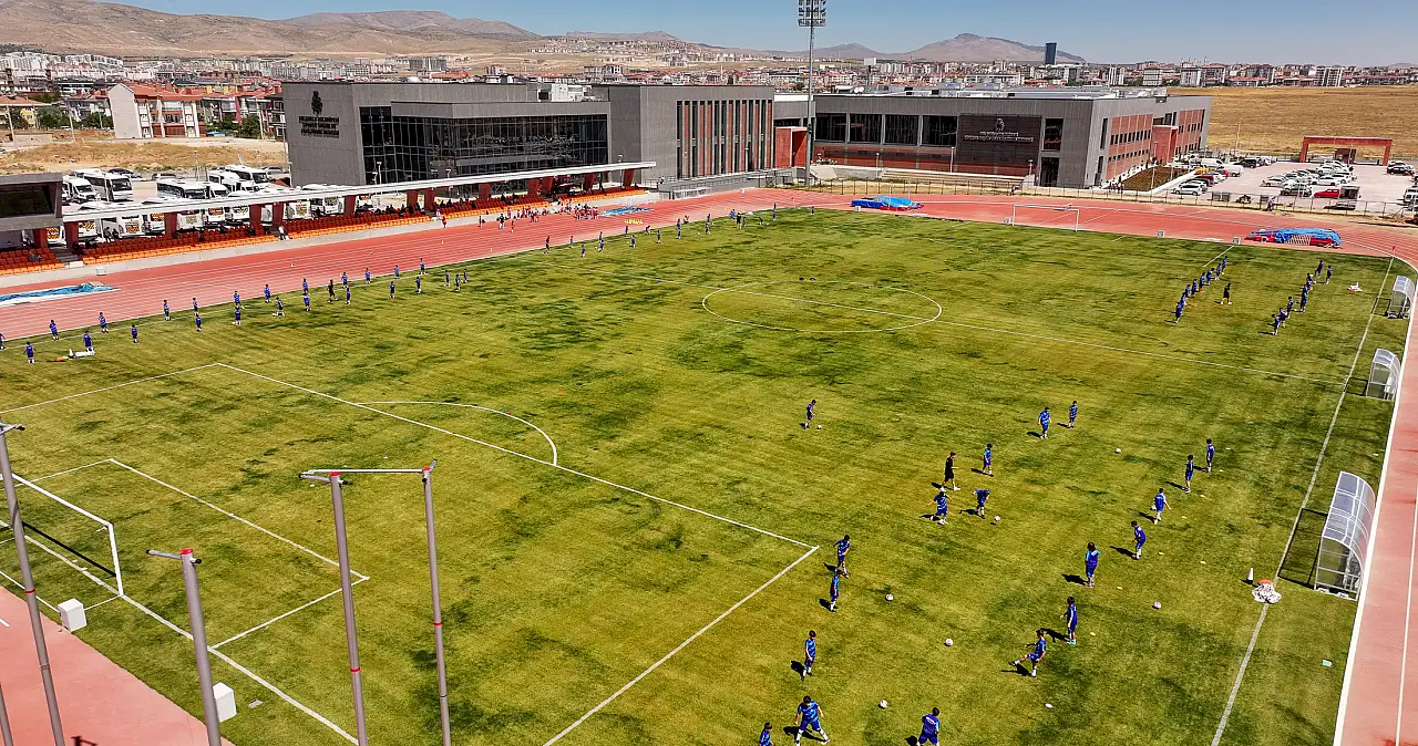 Konya'da geleceğin şampiyonları yetişiyor! Dev tesis ziyaretçilerini büyüledi