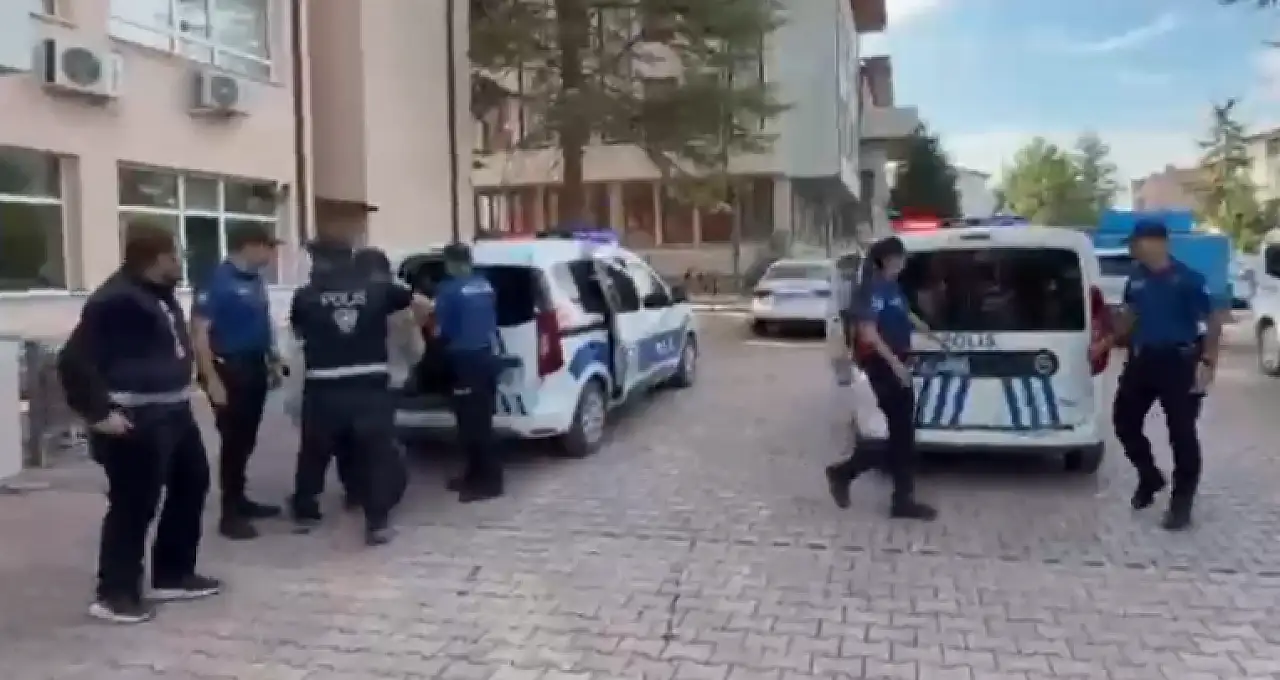 Konya'da uyuşturucuyu kapsülle taşıdılar: Nefes kesen operasyonla yakalandılar!