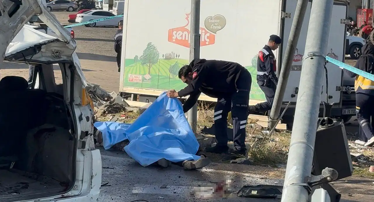 Katliam gibi kaza: TIR iki aracı biçti, 2 ölü 3 yaralı