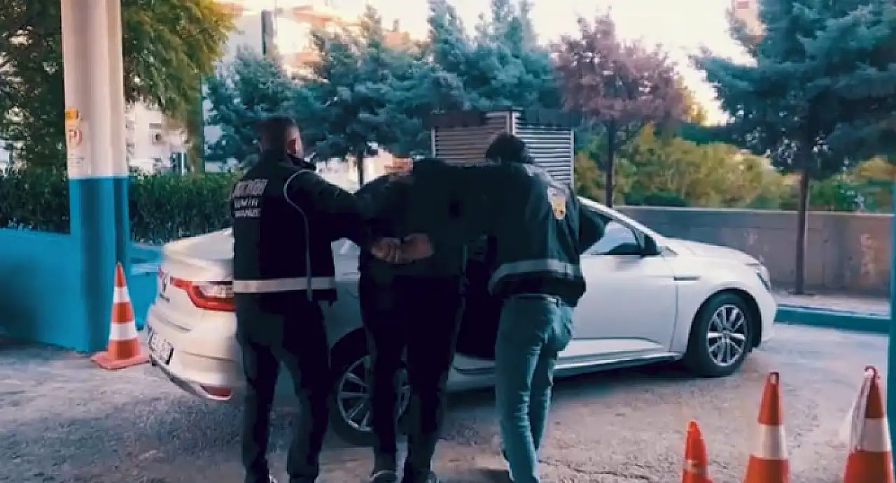 16 ilde FETÖ'ye darbe: Kodlamalar, gizli görüşmeler ortaya çıktı!