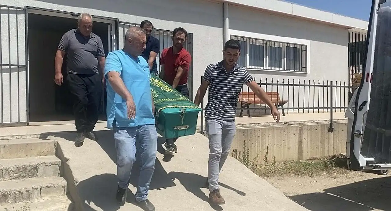 Traktörü durdurmak isterken uçuruma yuvarlanan Arda'dan acı haber geldi