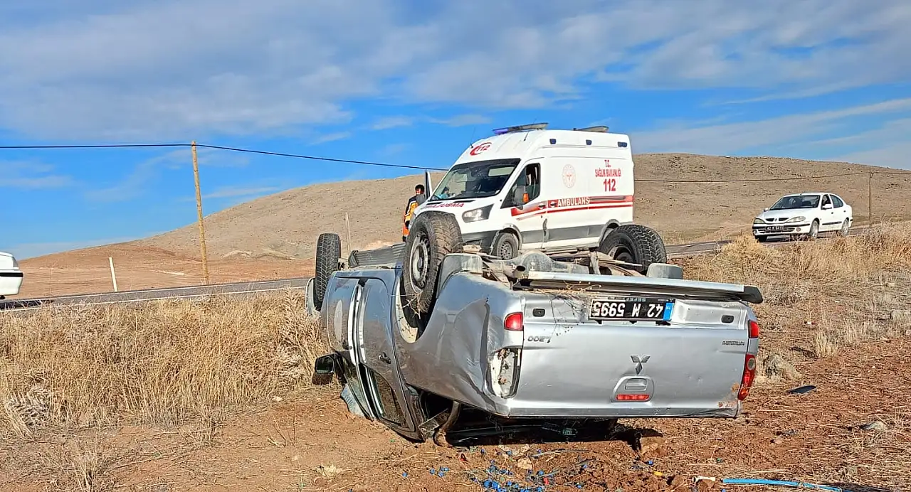 Konya'da kamyonet şarampole devrildi: 3 yaralı