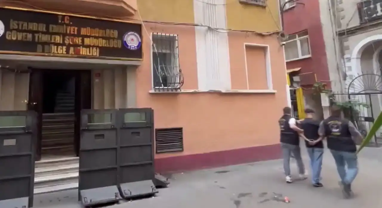 38 yaşındaki adamı hedef aldılar! Darbedip gasp eden 4 çocuk tutuklandı