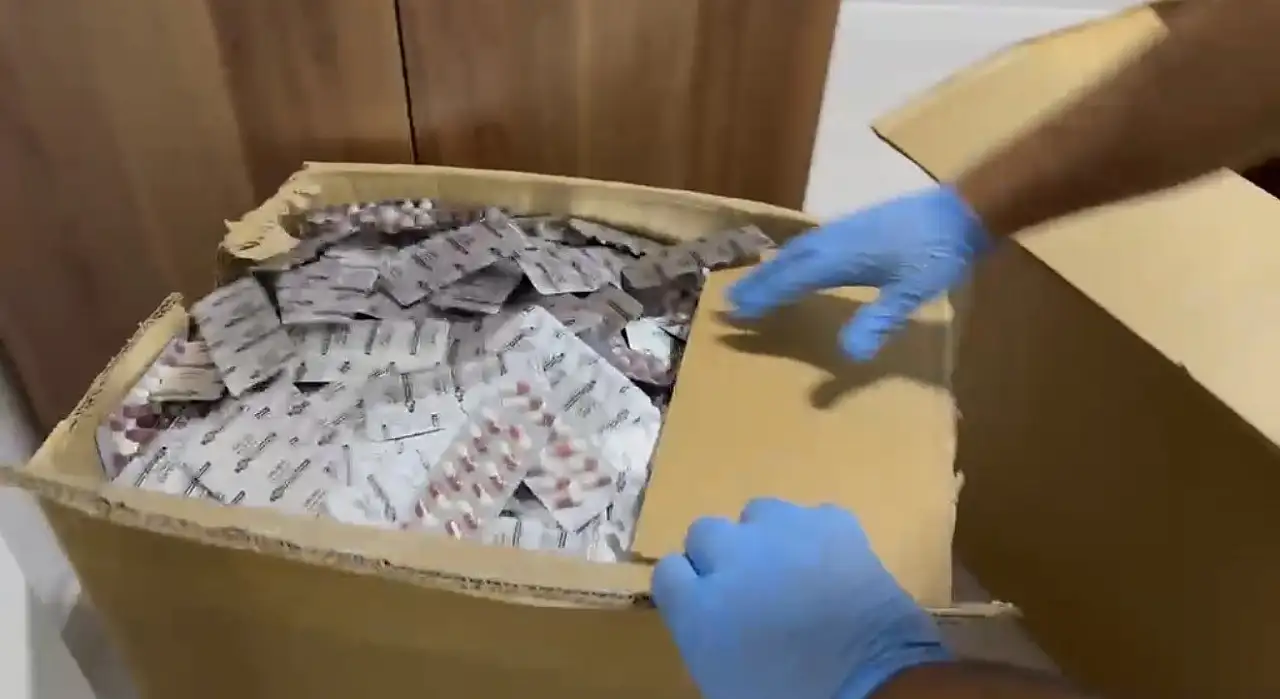 Film gibi operasyon: Kolilerin ve yatağın altından zehir fışkırdı