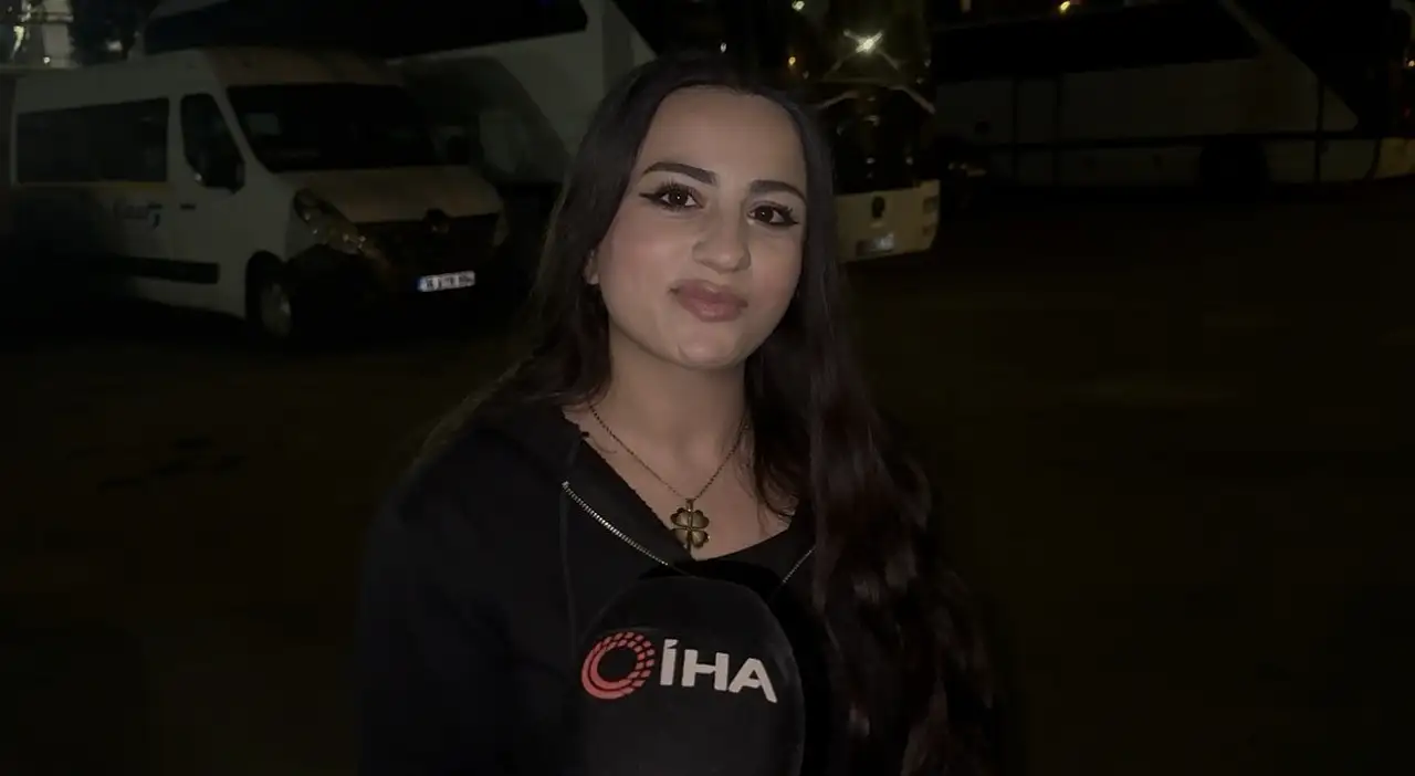 Kadın sürücülerin kavgası kask kamerasına yansıdı: Önce çarptı sonra aynaya vurdu