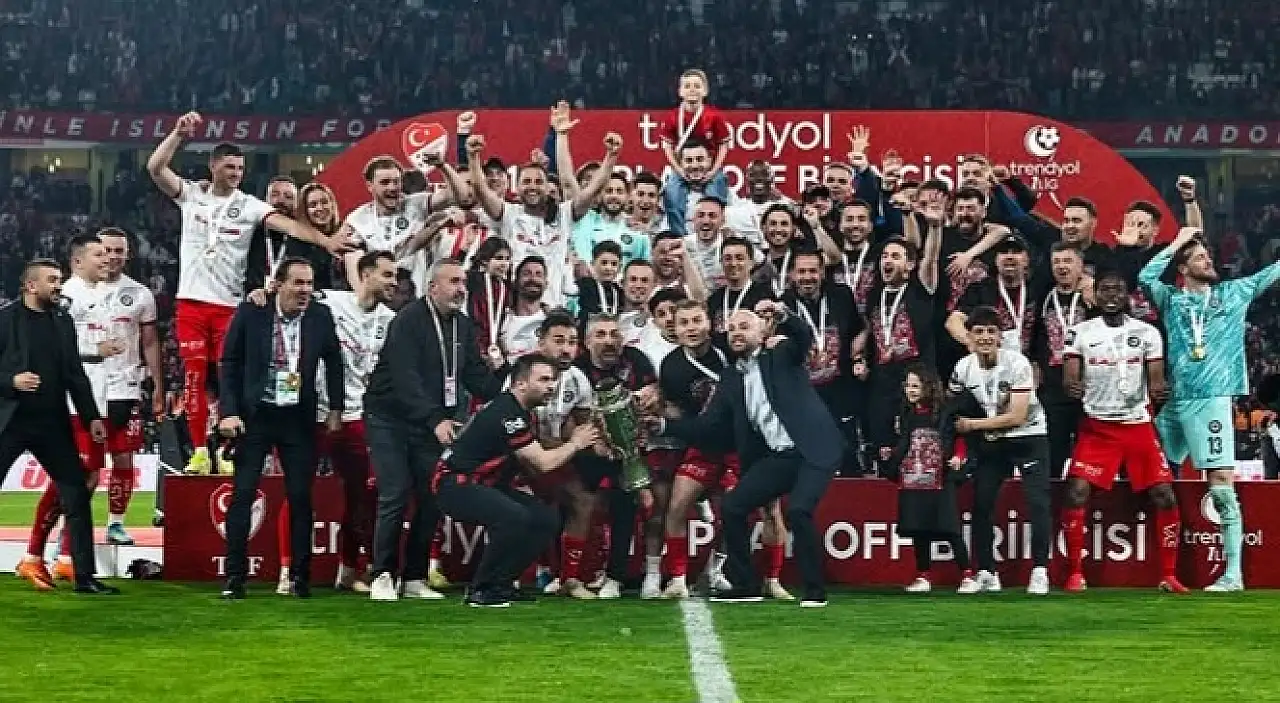 Çorum FK, Konya'da Süper Lig'e yükseldi.