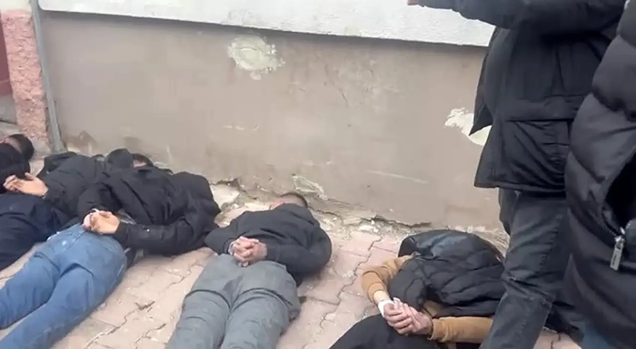 Konya'da her yerde aranan şahıs 4 kişiyle birlikte polise zorluk çıkardı!