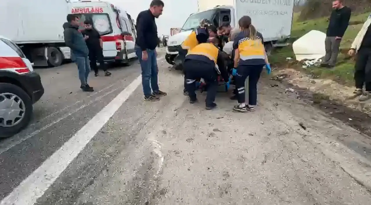 Şeker pancarı yüklü TIR ortalığı birbirine kattı! 1'i ağır 5 yaralı