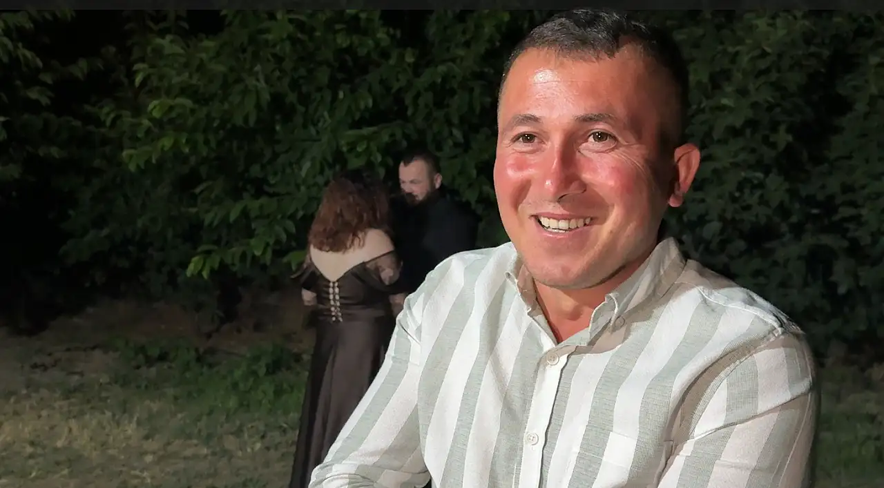 Bacağındaki keneyle arkadaşının nişanına gitti