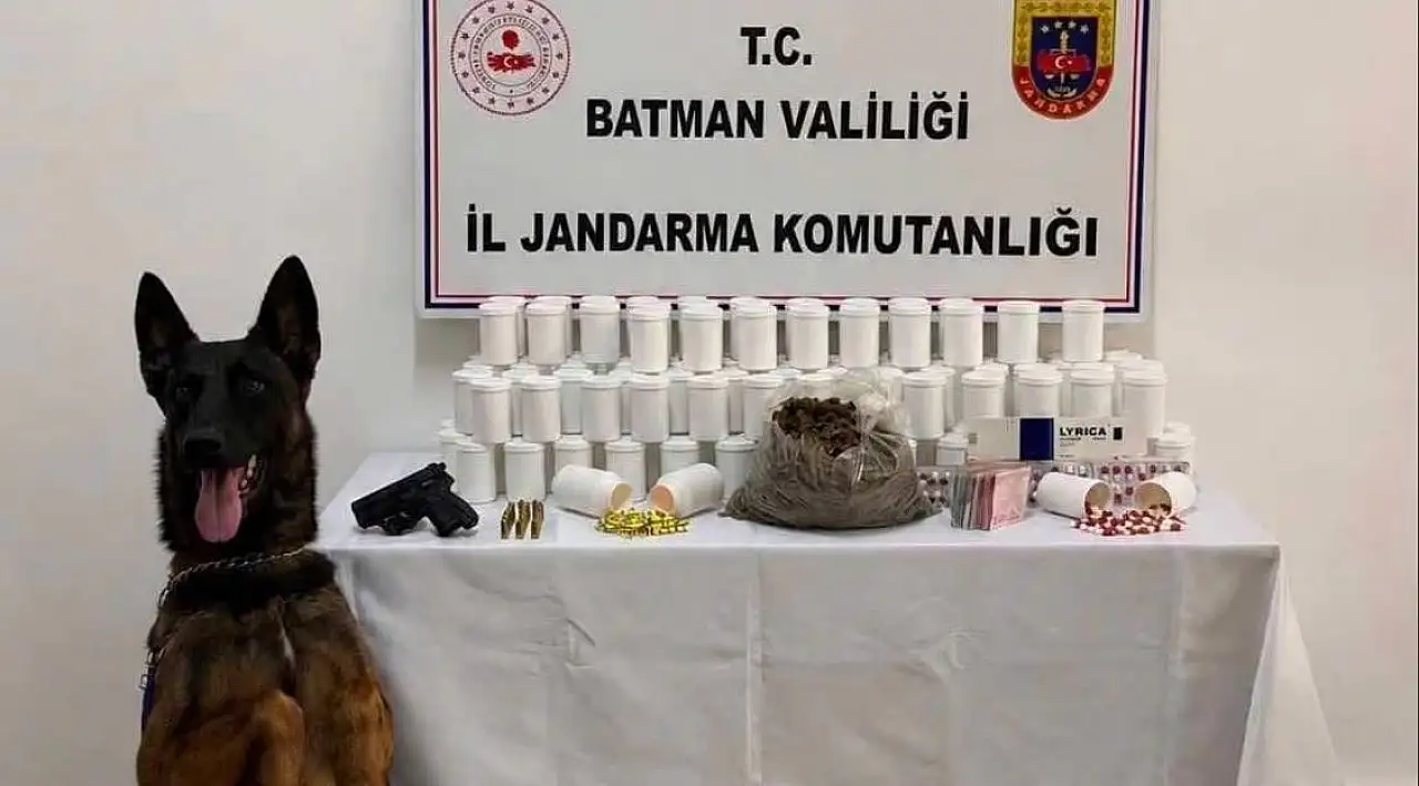 Jandarmadan kaçamadılar:10 binden fazla uyuşturucu hap yakalandı!