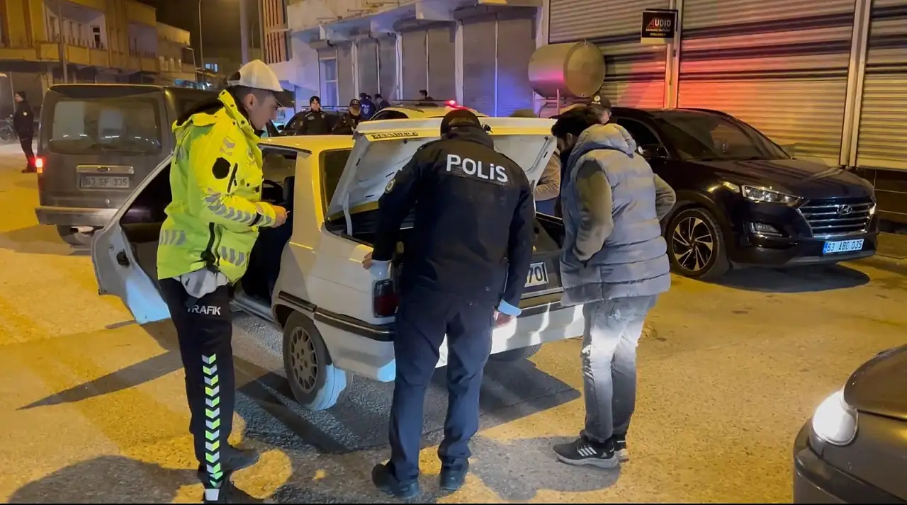 İlçede geniş çaplı tarama: Hem silah yakalandı hem ceza kesildi