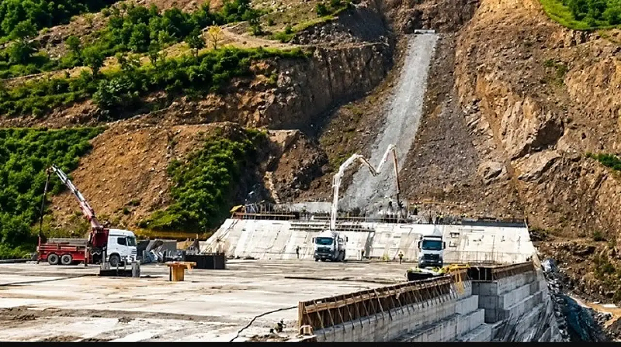 Şantiyede feci kaza! 22 yaşındaki işçi kolunu makineye kaptırdı