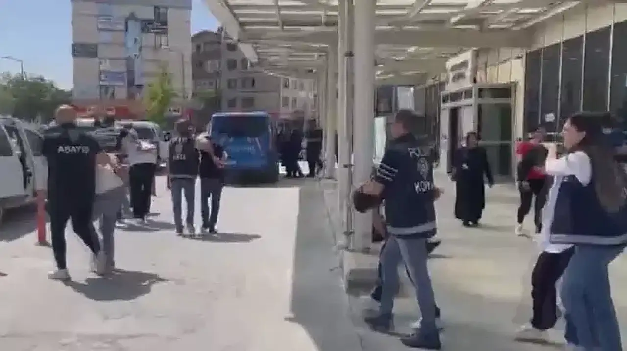 Konya'da hakkında 110 yıl hapis cezası istenen suç örgütü lideri hakim karşısında: 'Odalara gizli kamera yerleştirmem istendi'