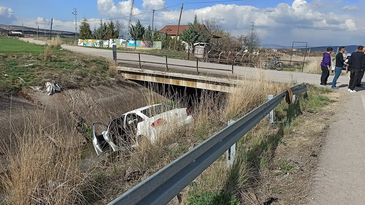 İki otomobil çarpıştı: 8 kişi yaralandı