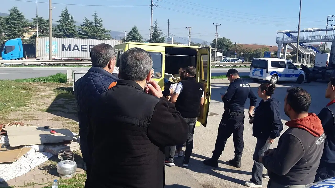 7 yıldır minibüste yaşayan adam ısınmak isterken hayatını kaybetti