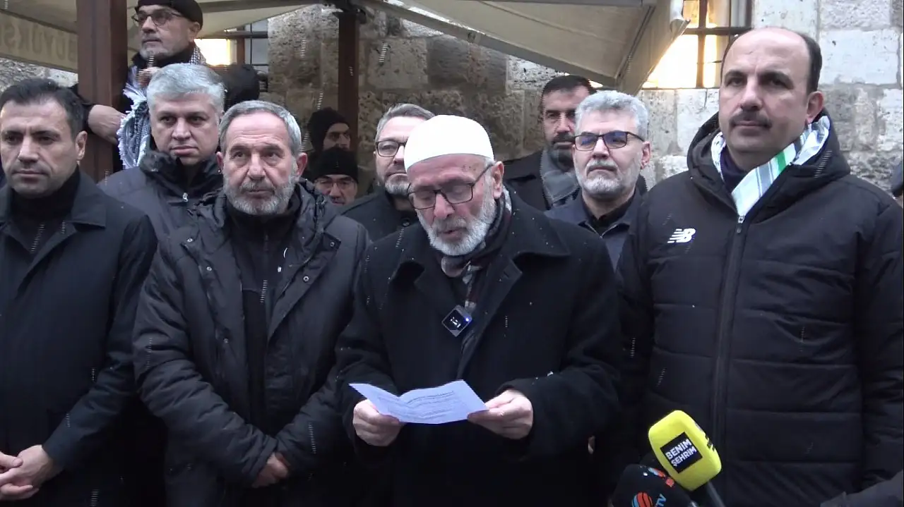 Konya'da yeni yılın ilk sabahı dualarla başladı