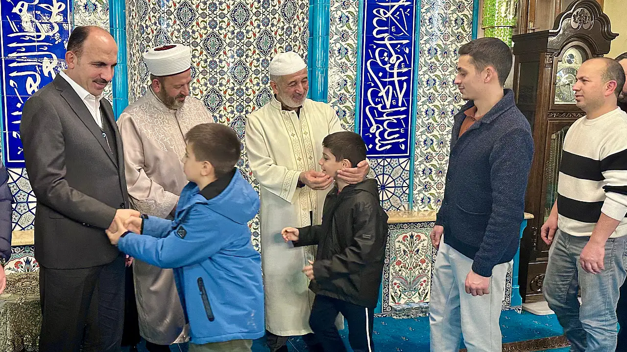 Konya'da Berat Kandili'nin bereketi Kapı Camii'nde paylaşıldı
