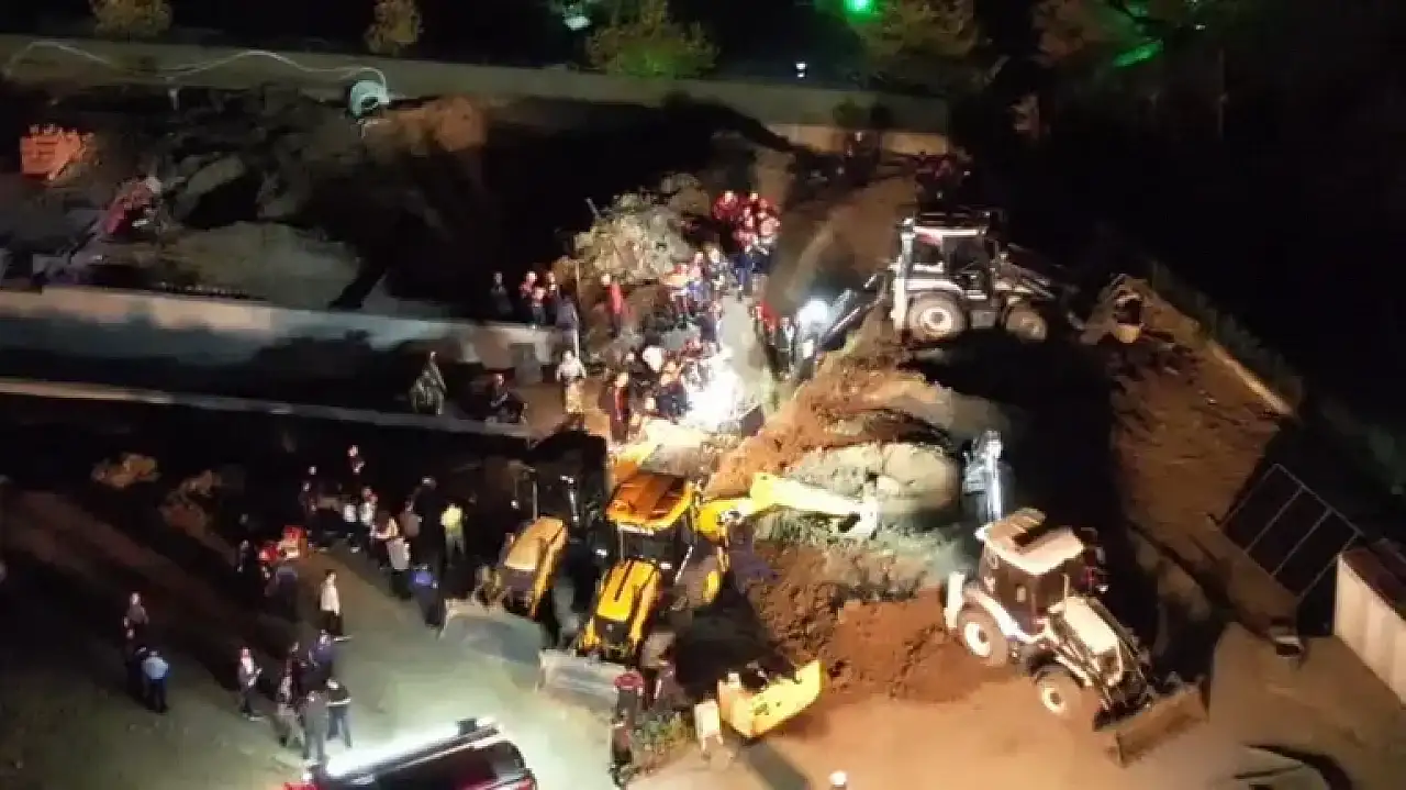İsciler faciayı yaşadı: Toprak kayması can aldı!