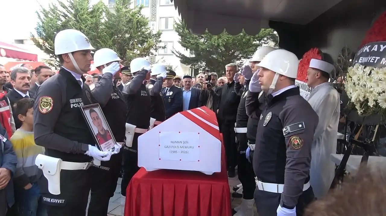 Tekne faciasında hayatını kaybetmişti! Gazi polis Numan Şen gözyaşlarıyla uğurlandı