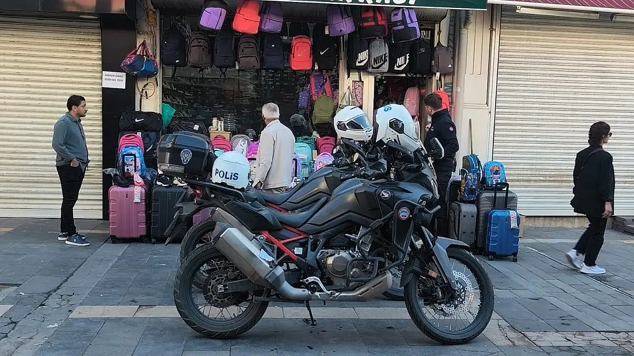 Mağazada kavga: 7 kişinin saldırdığı genç, muşta ve kesici aletlerle yaralandı
