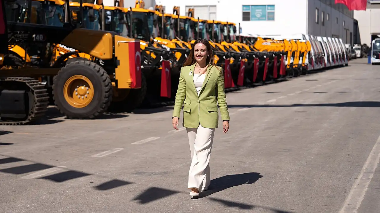 Büşra Özdemir kimdir? Nereli? Büşra Özdemir Antalya Büyükşehir Belediye Başkan Vekili mi? Büşra Özdemir hangi partiden?