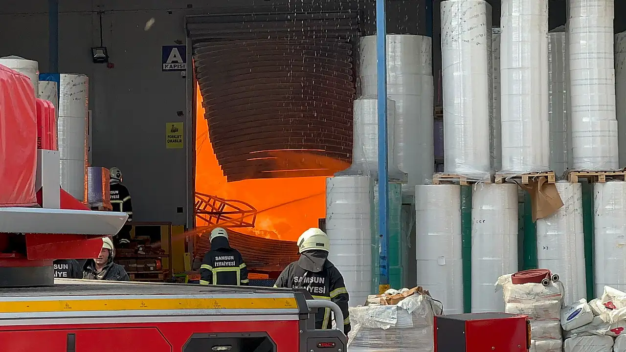 Samsun'da bebek bezi fabrikasında yangın çıktı