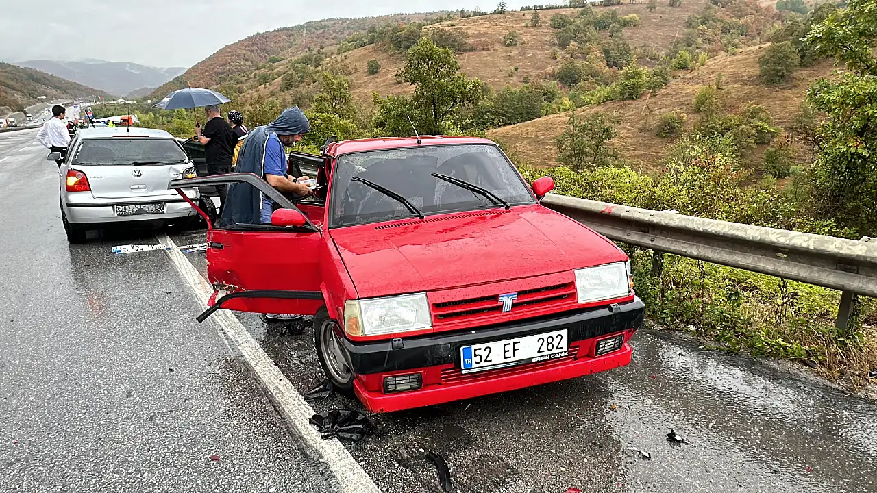 Zincirleme trafik kazasında 3 kişi öldü, 6 kişi yaralandı