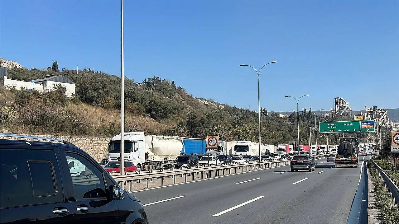 Zincirleme trafik kazasında 4 kişi yaralandı