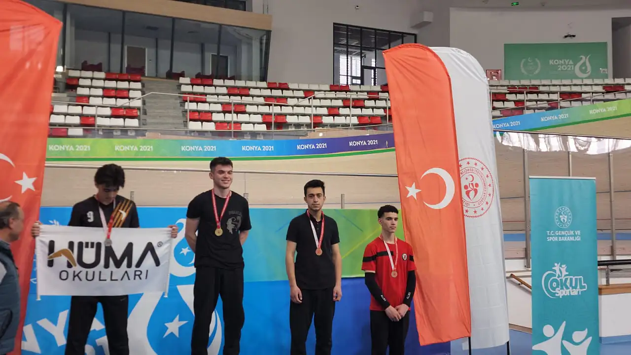 Konya'da 3 öğrenci bilek güreşi müsabakalarında derece elde etti