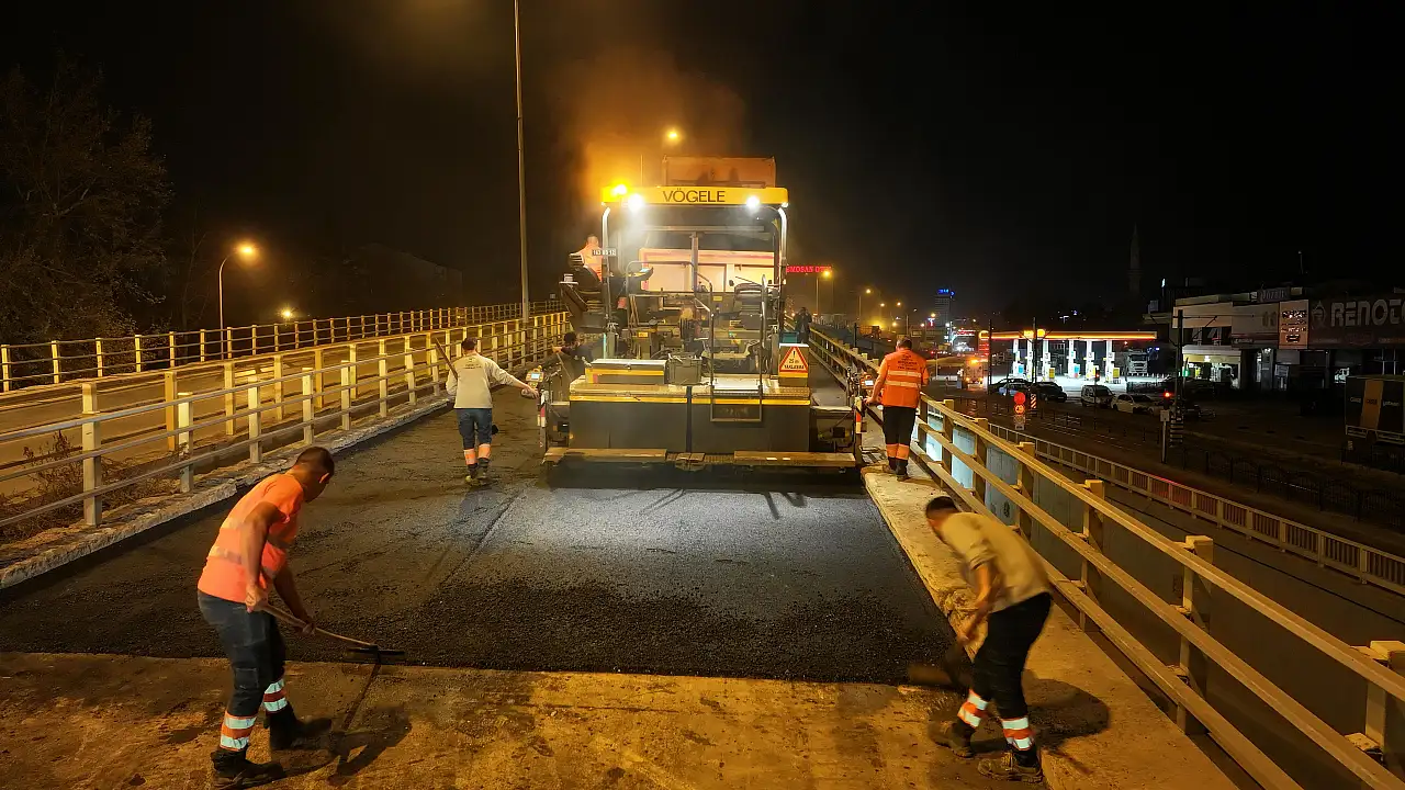 Başkan Altay'ın gece mesaisi