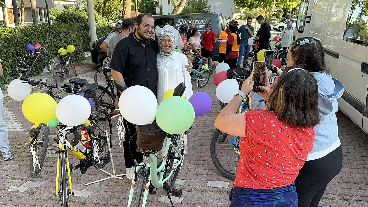 Konya'da düğün hazırlığına sıra dışı dokunuş: Bisiklet konvoyu
