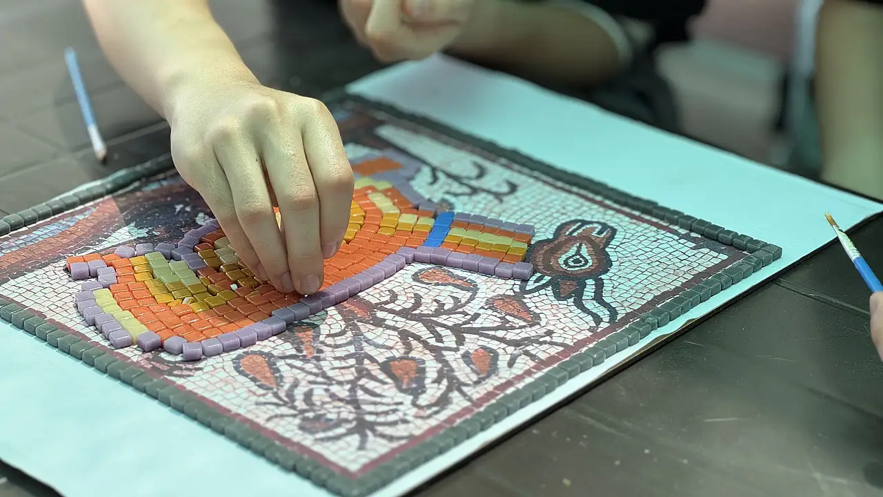 Konya'da lise öğrencileri yaz tatilinde arkeoloji kazısı yapıyor