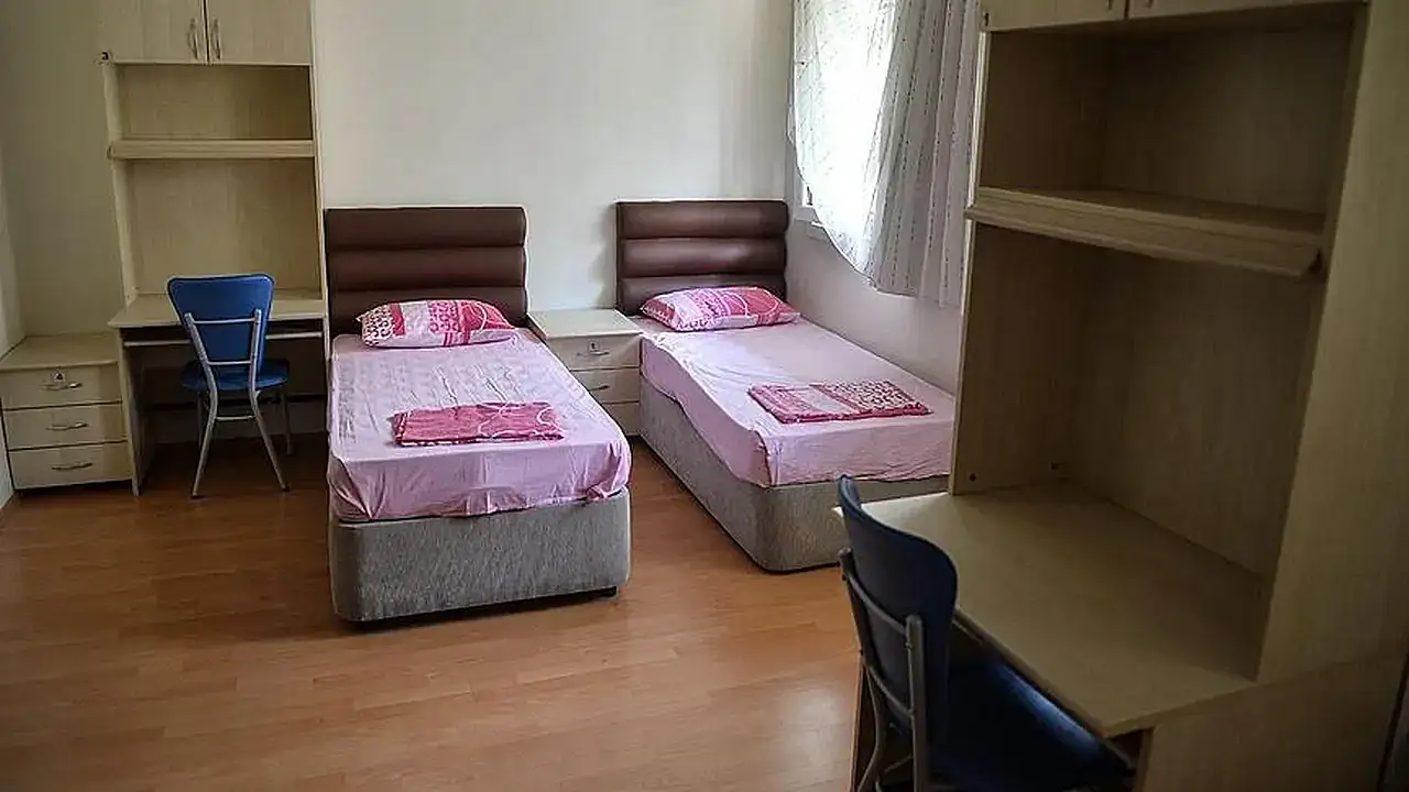 Üniversiteye gidecek olanlar dikkat! Nerede kalacaksınız? Bakanlık harekete geçti...