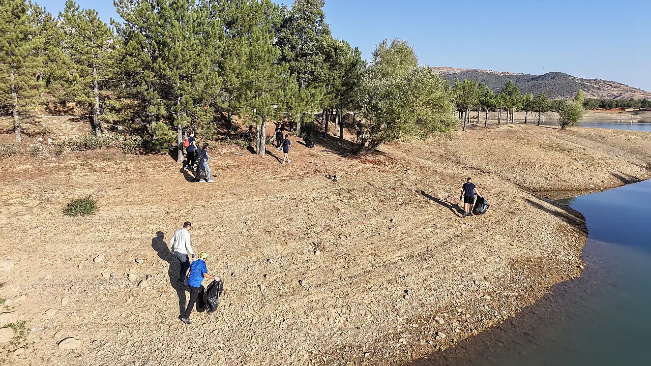 Seydişehir'de Gökçehüyük Barajı'nda 5,5 ton atık toplandı