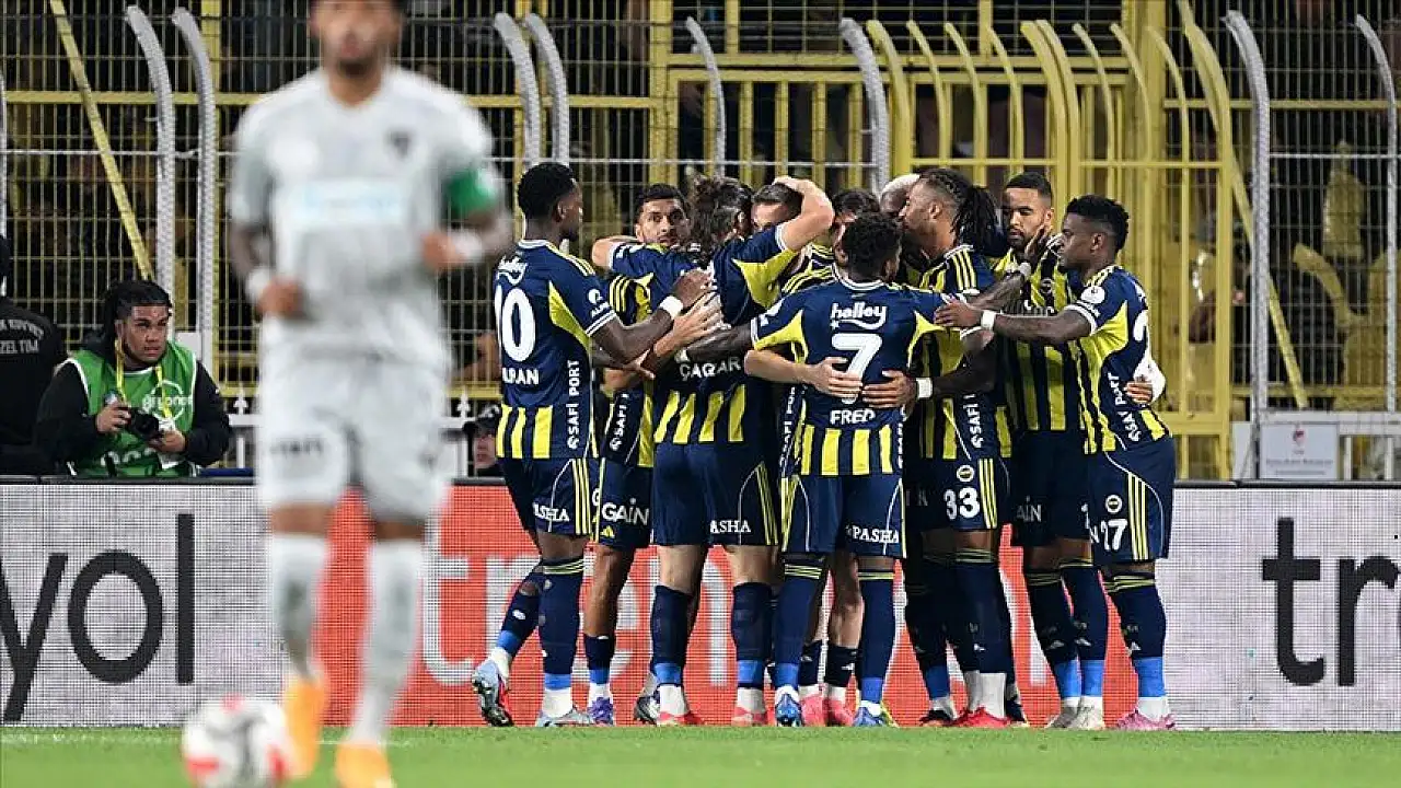Fenerbahçe, Kocaelispor'u mağlup ederek ilk galibiyetini aldı