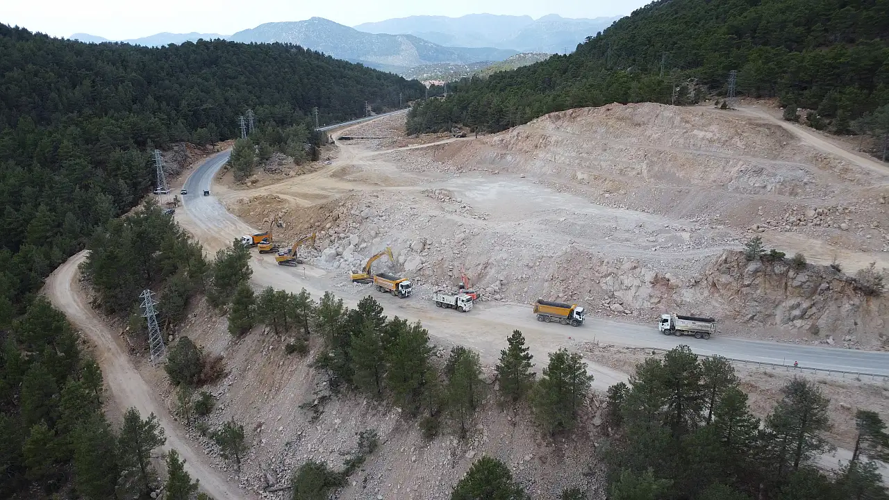 Konya'dan Antalya'ya gidecekler dikkat! O yol trafiğe kapatıldı...