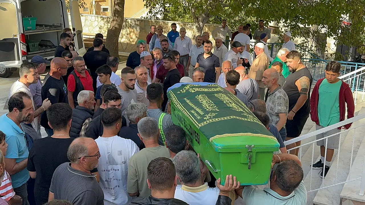 Konya yolundaki feci kazada hayatını kaybeden anneye veda