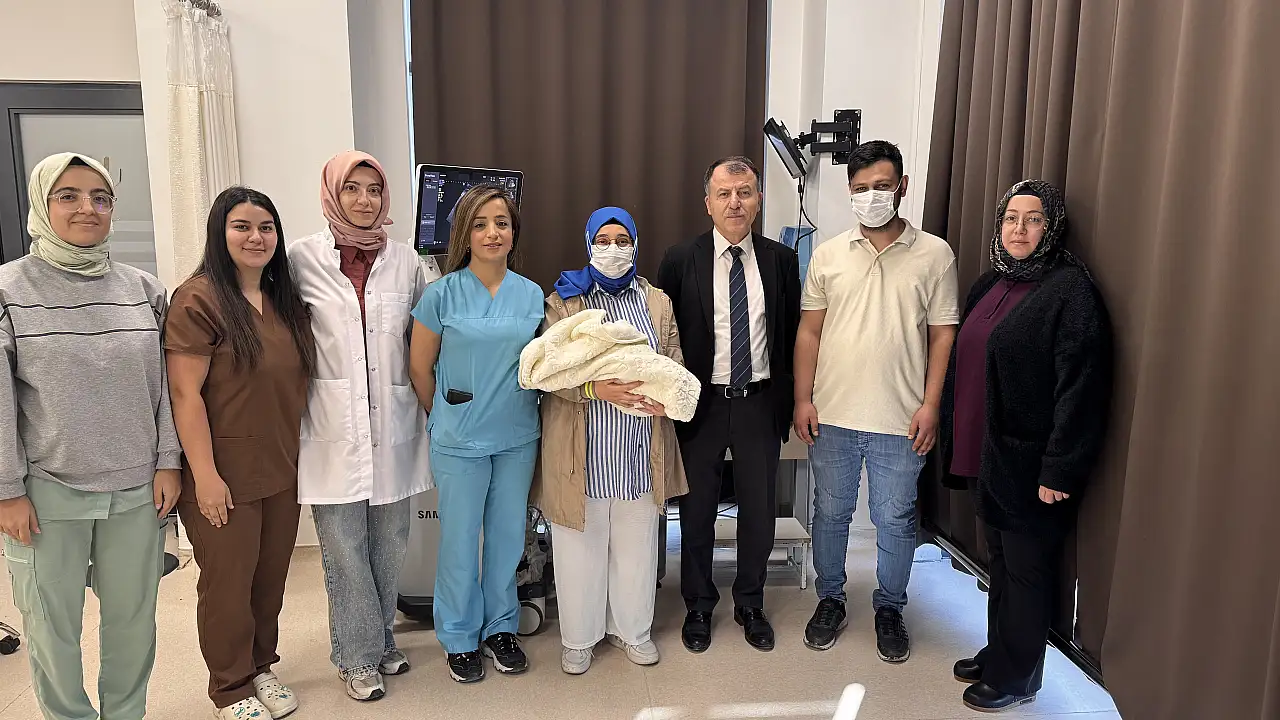 Konya'da ender görülen müdahale: Bebeğin gelişmeyen uzuvları anne karnında kurtarıldı