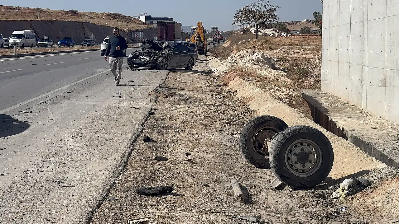 BMW ile çarpışan kamyonet ters döndü: 1 ölü, 1 yaralı