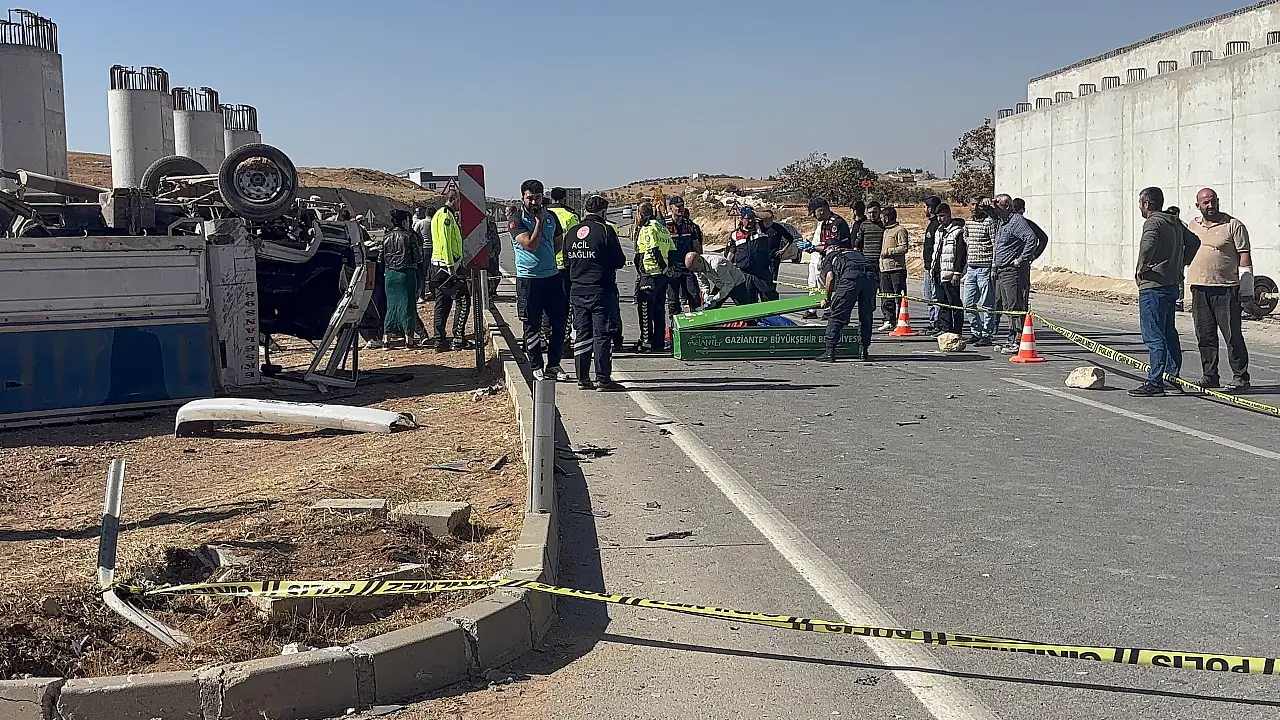 BMW ile çarpışan kamyonet ters döndü: 1 ölü, 1 yaralı