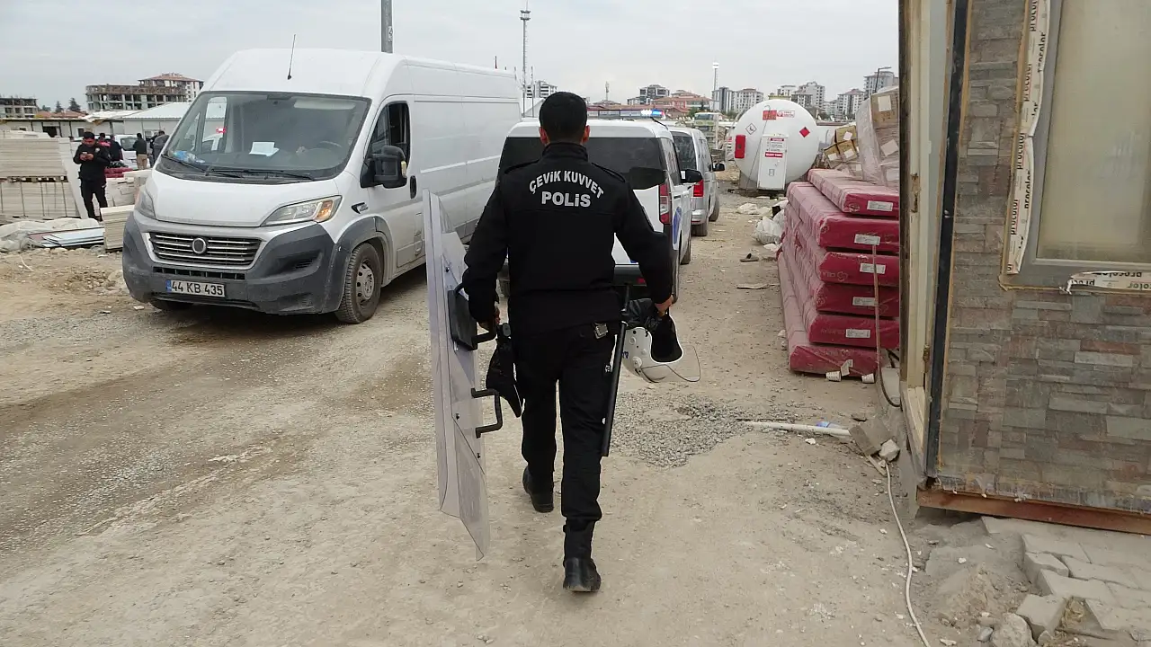 Şantiyede sopalı-bıçaklı kavga: 4 yaralı