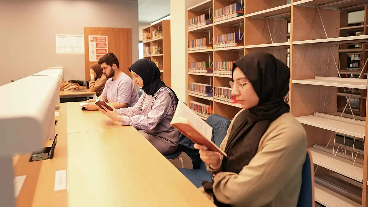 Nüfusu kadar kitabı var! Selçuklu, okuma oranıyla Türkiye'ye örnek oldu