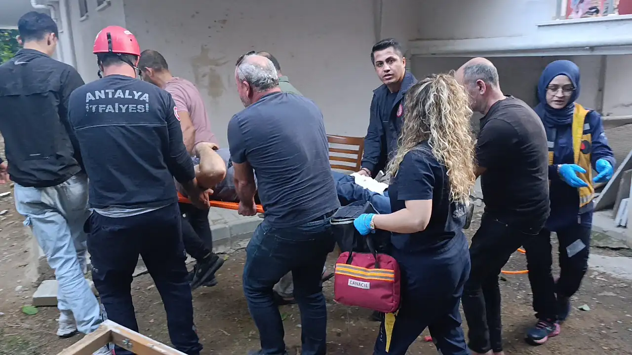 Trabzon hurması toplarken kanlar içinde kaldı