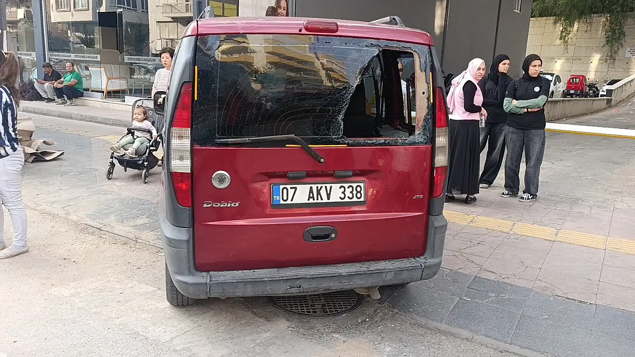 5 dakikada 2 kaza! Aynı cadde kabusu yaşadılar