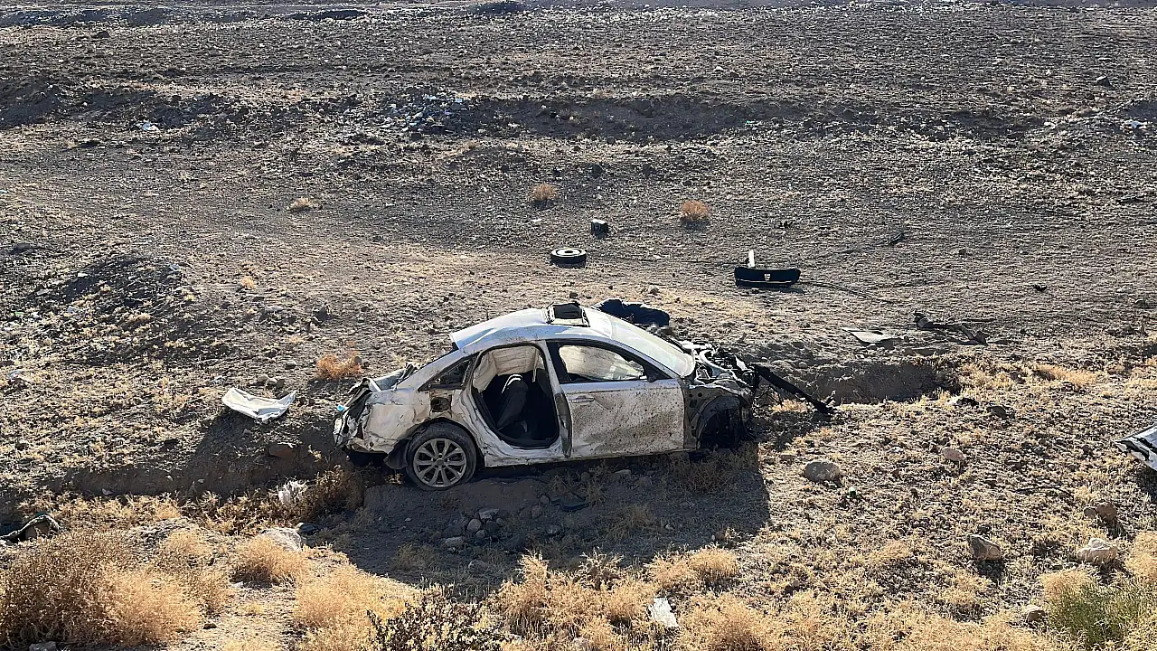 Kontrolden çıkan araç şarampole uçtu! 2 kişi öldü, 1 ağır yaralı