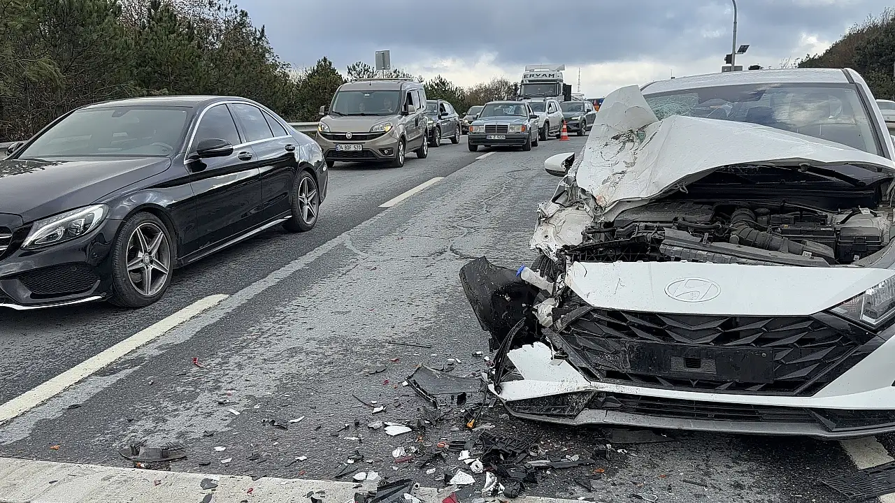 3 araç birbirine girdi: 1 yaralı