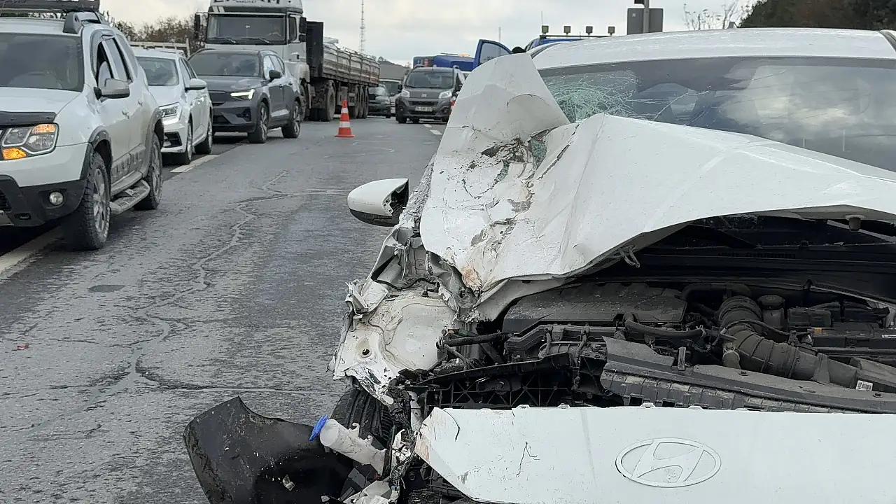 3 araç birbirine girdi: 1 yaralı